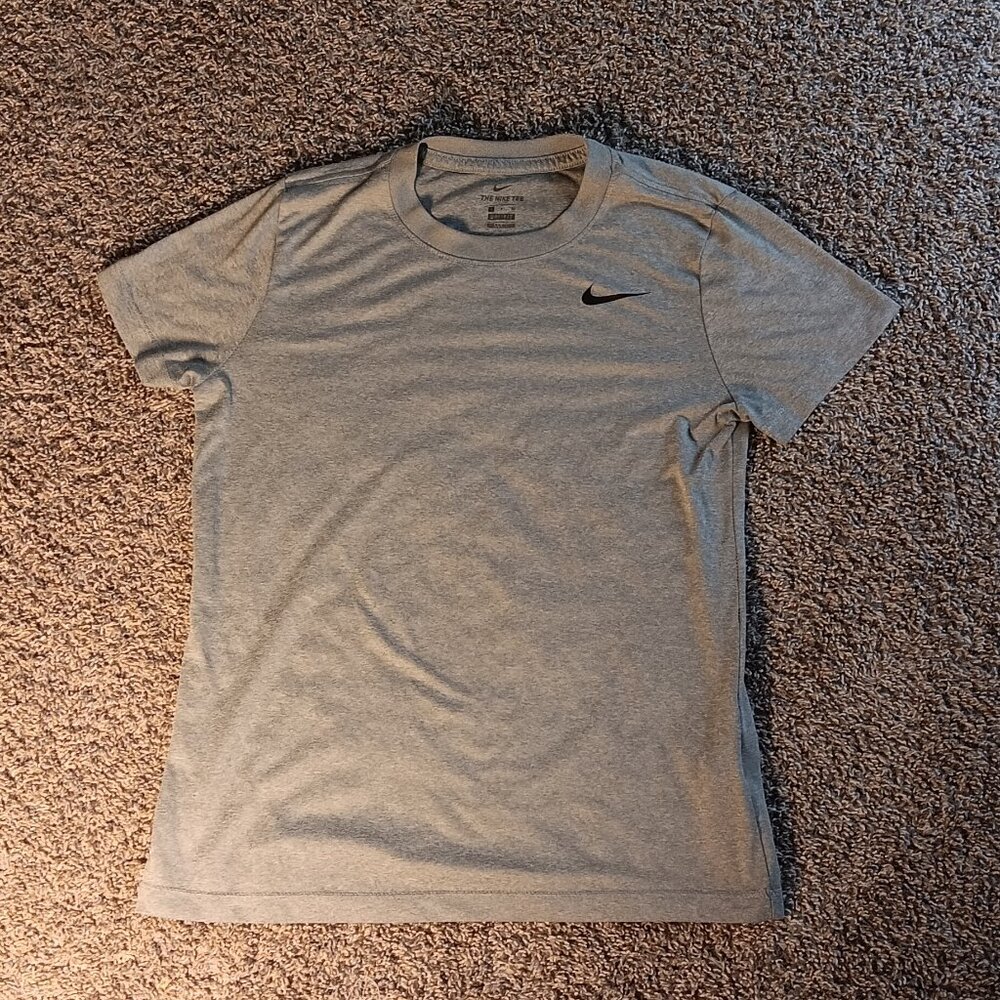 The Nike Tee - grey